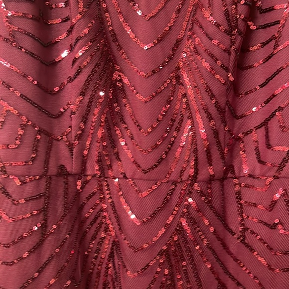 Maroon/Burgundy size 4 long formal dress. - Picture 3 of 5